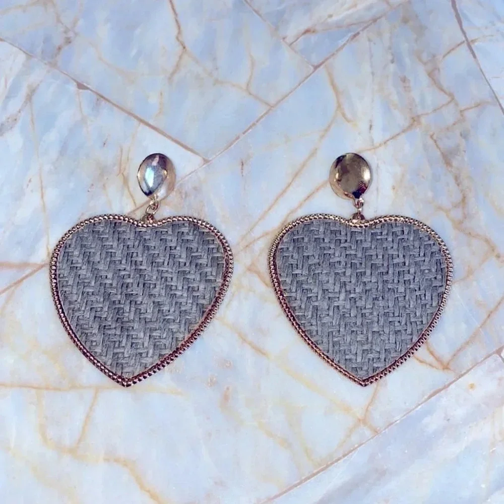 Crystal Collection Large Heard Earring - Picture 4 of 10